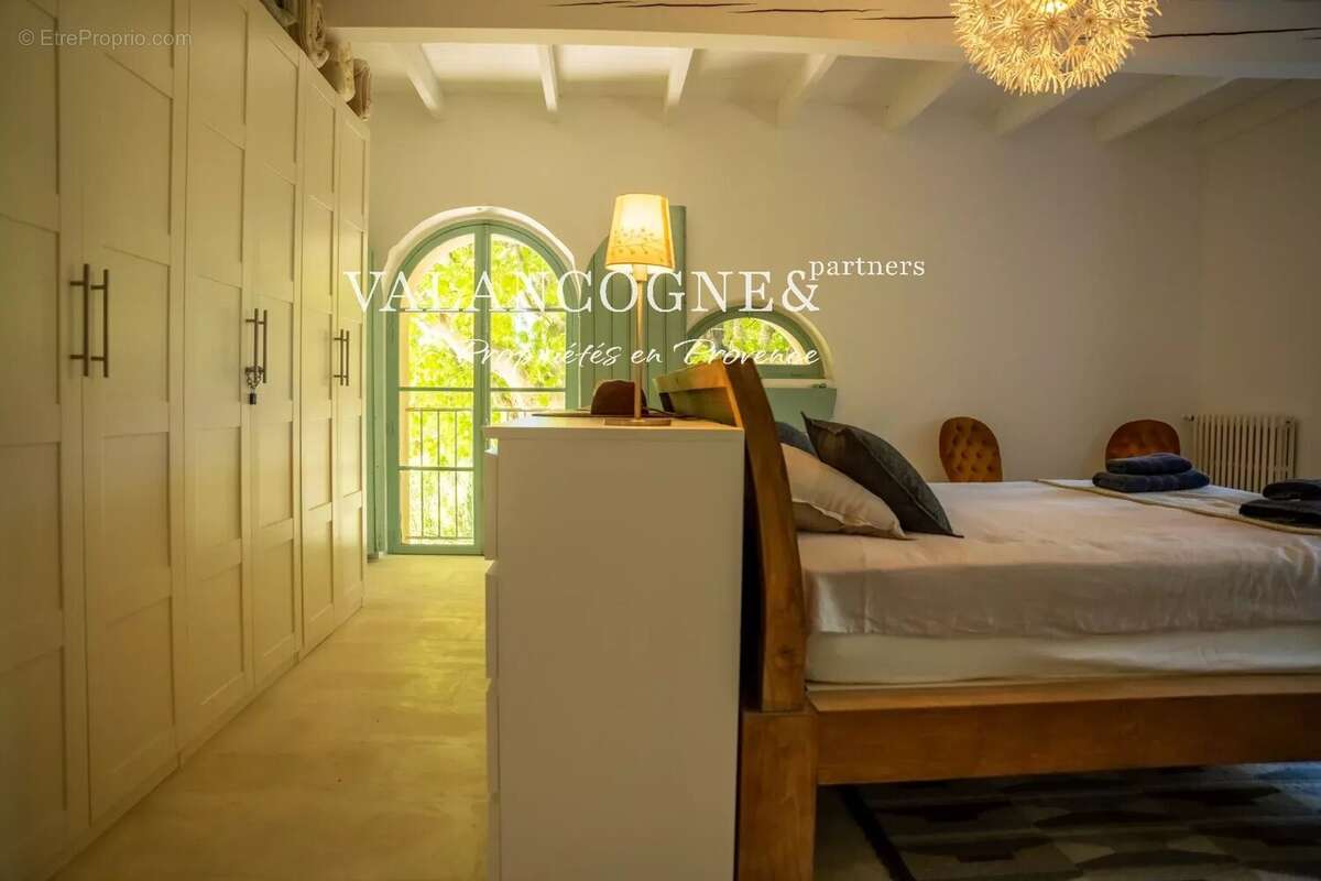 Mas Provençal de Charme avec Piscine et Tennis à Vendre - photo 19
