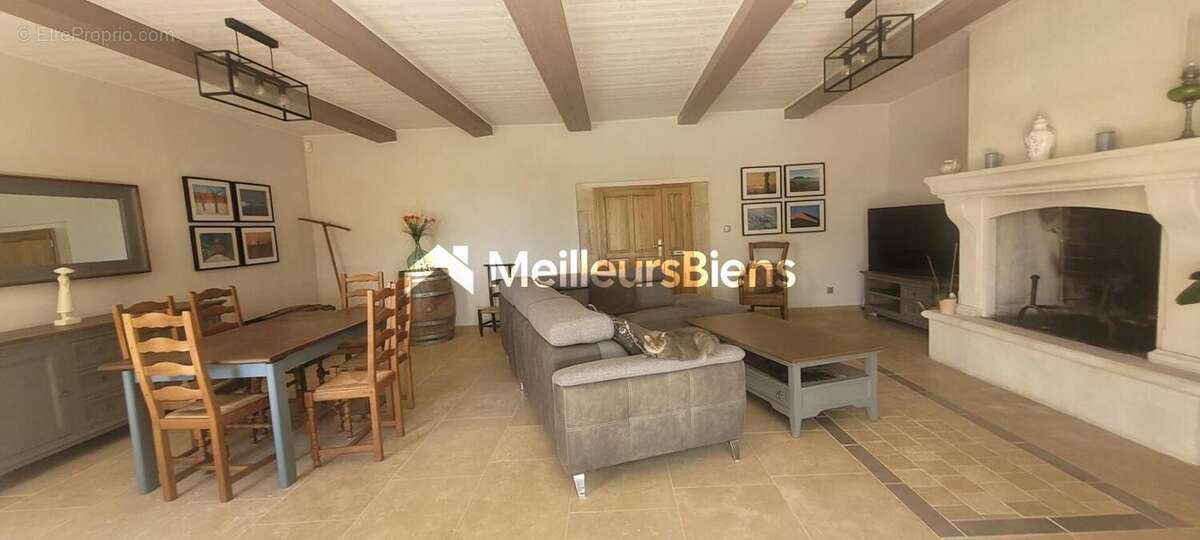 Propriété en pierre 427 m² à Saint-Just-d'Ardèche avec 2 gîtes 5* - photo 8