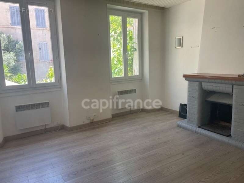 Appartement à MARSEILLE-5E