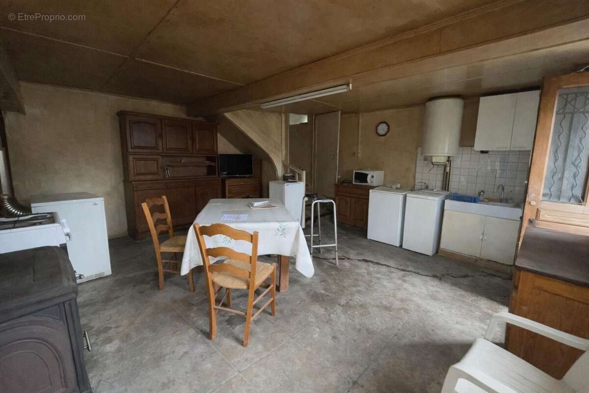 Maison 100 m² à Saint-Quentin-La-Chabanne  - photo 3