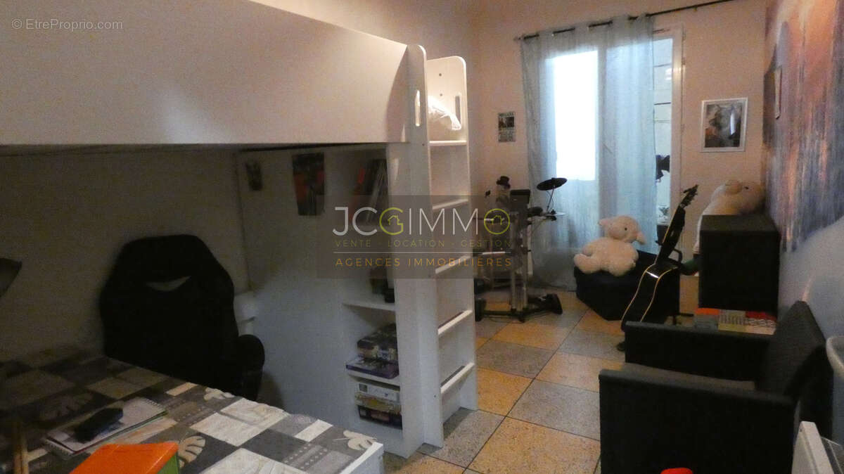 Appartement à CUERS