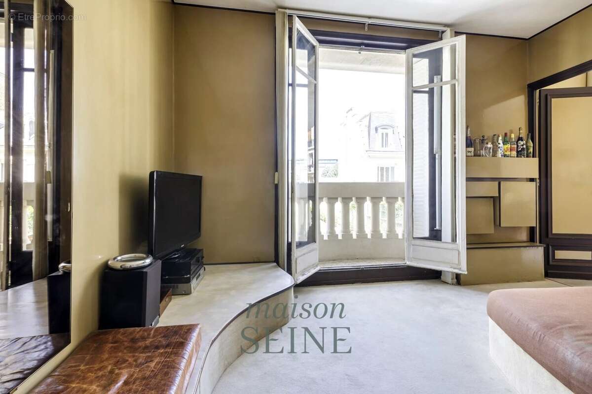 Appartement à NEUILLY-SUR-SEINE
