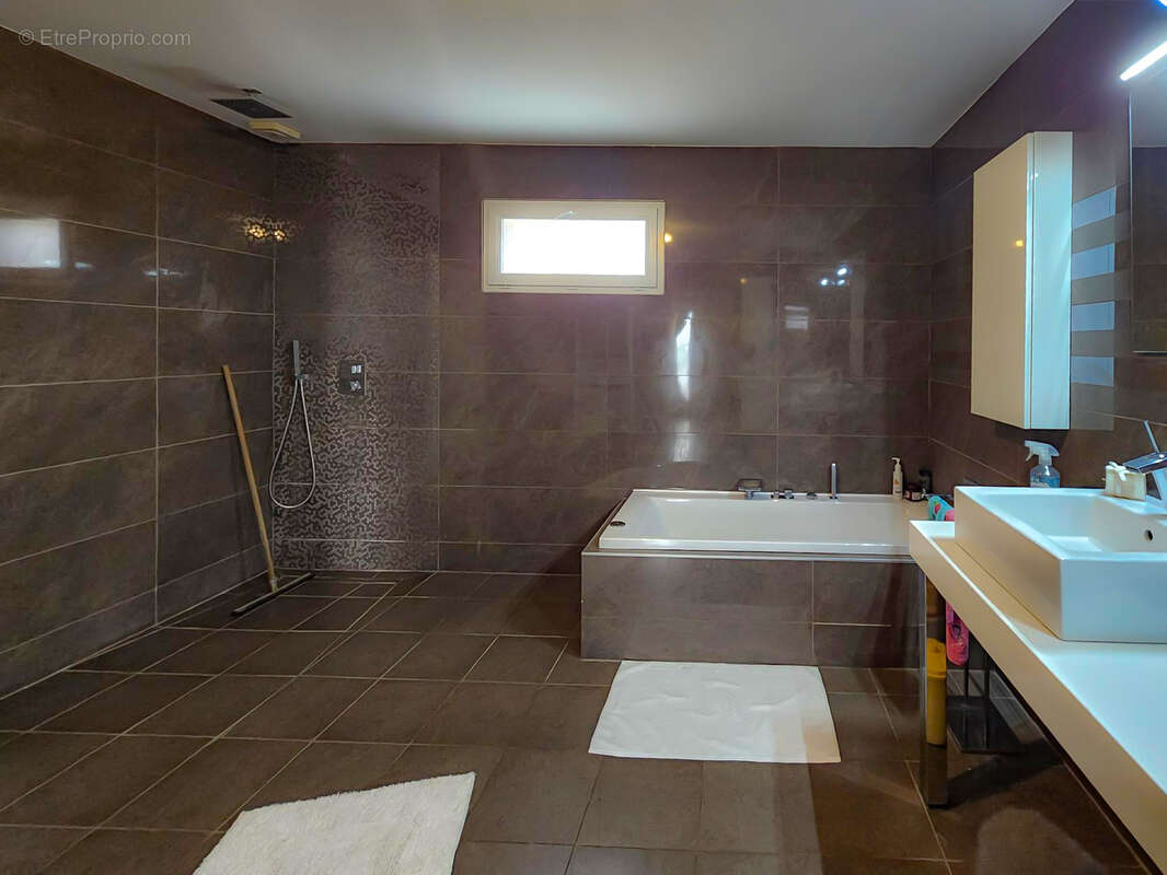 Maison avec un beau terrain - photo 14