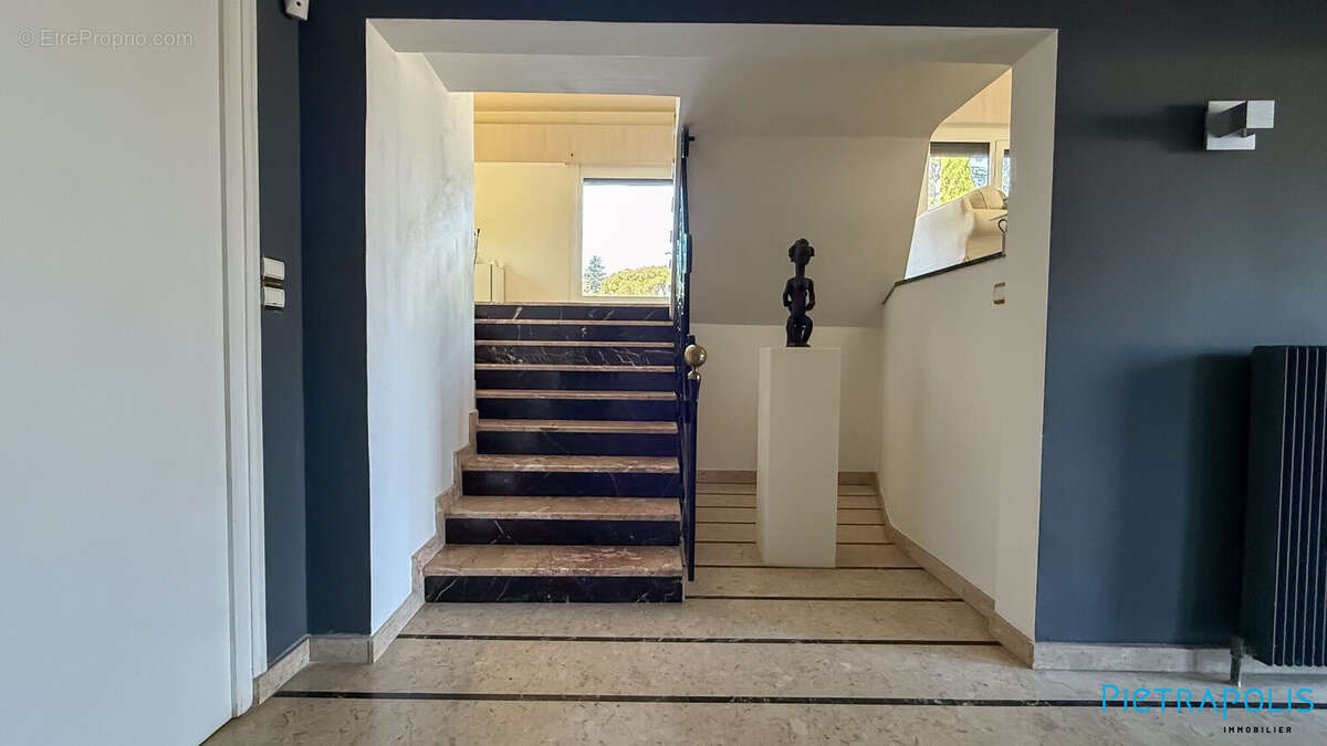Maison 265 m² à Dagneux  - photo 8