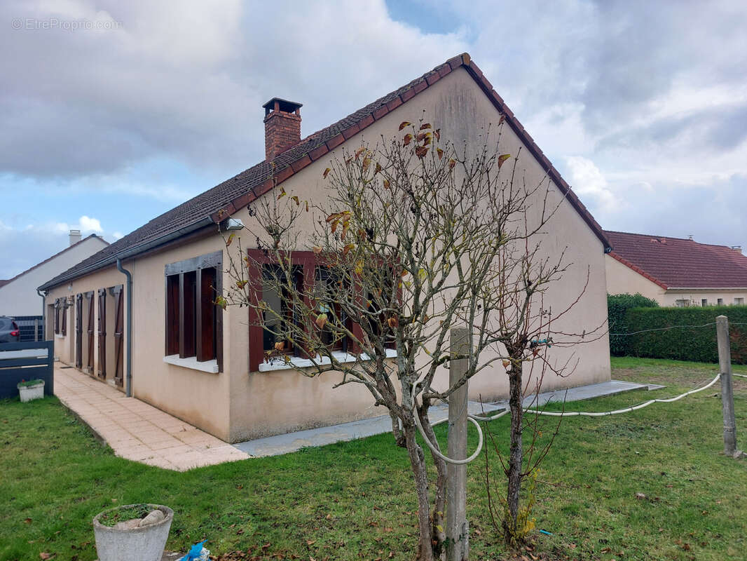 Maison à LUCHE-PRINGE