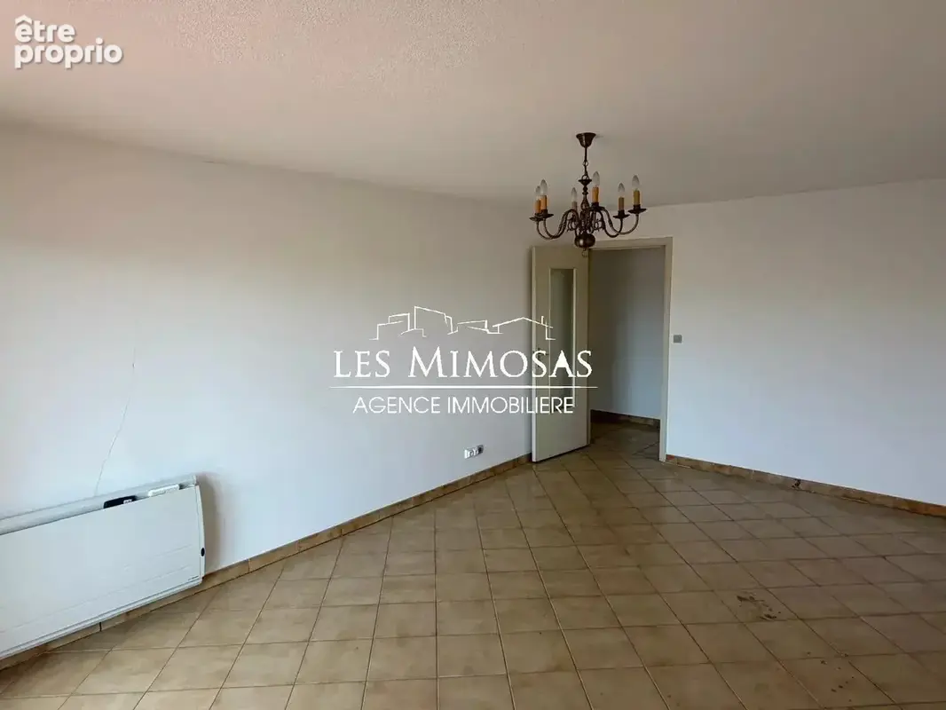 FREJUS, proche plages - Appartement 3 pièces avec parking et cave - photo 4