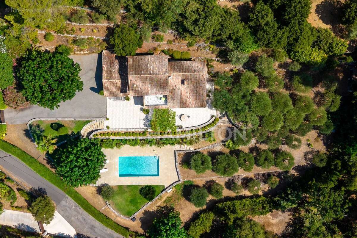 Propriété lovée dans un écrin de verdure - photo 17