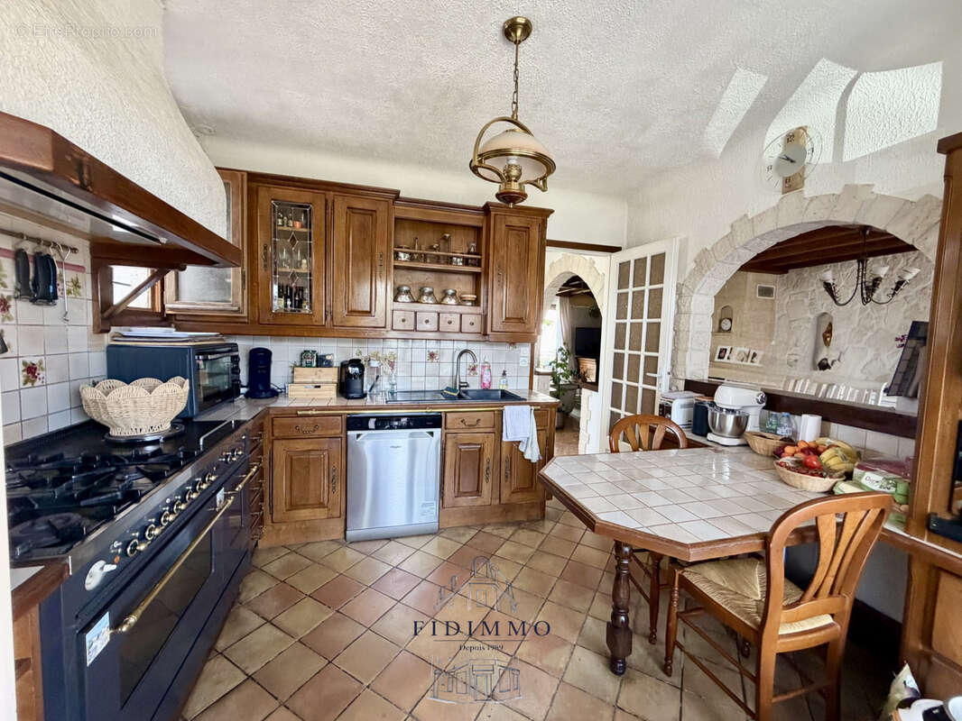 4372 - Maison en plein centre-ville d'Ormesson - photo 6