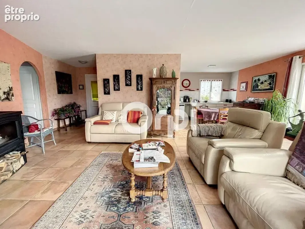 Maison À Vendre sur les hauteurs de Larche ! - photo 7