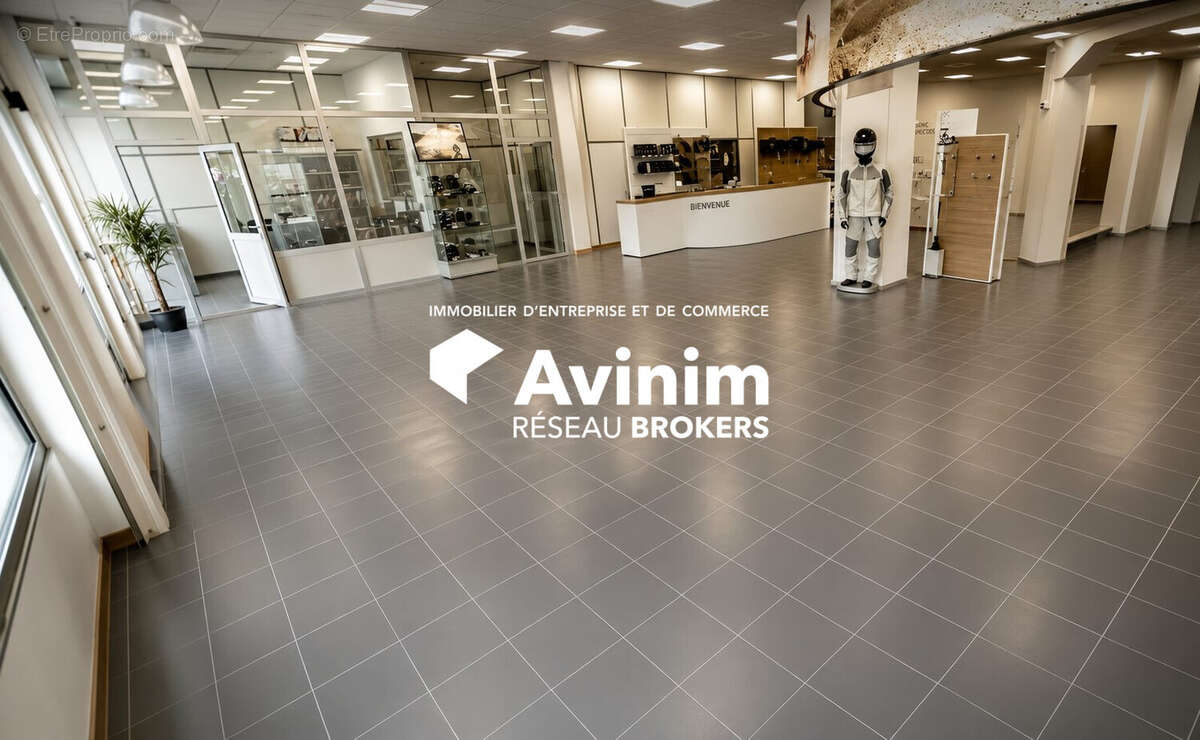 Commerce 822 m² à Saint-Martin-D'heres  - photo 3
