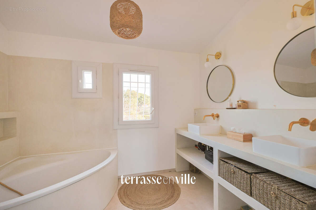 Maison à SIX-FOURS-LES-PLAGES