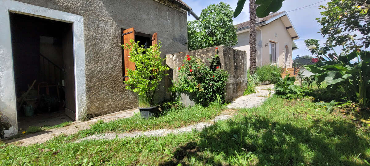 Maison à SAUVAGNON