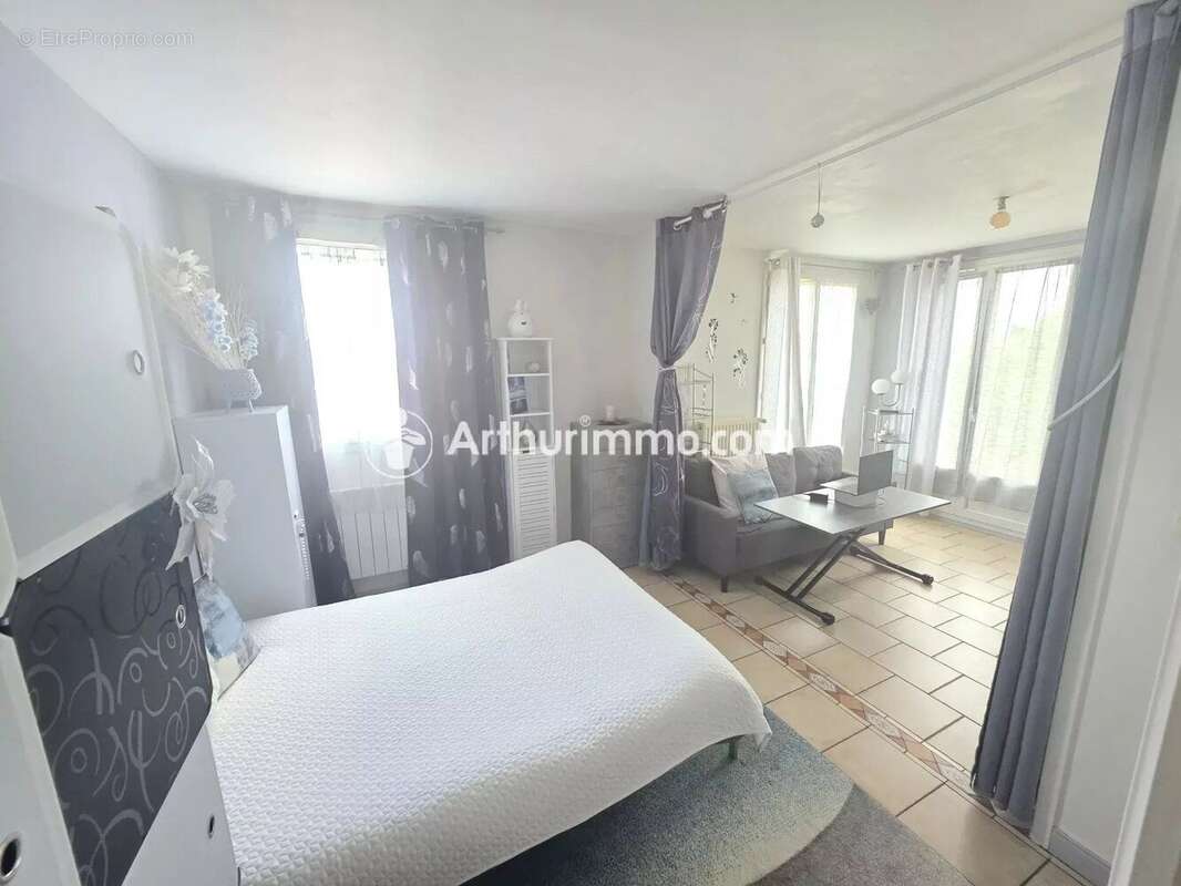 Appartement à SAVIGNY-LE-TEMPLE