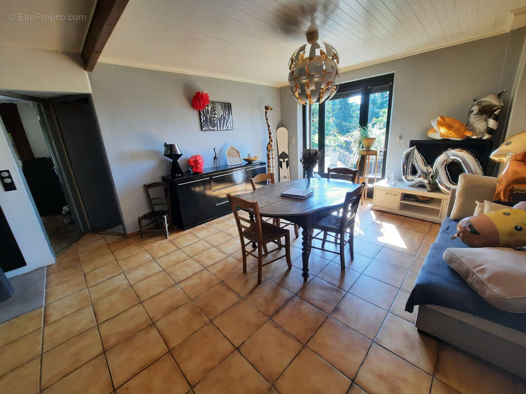 Maison à CUZORN
