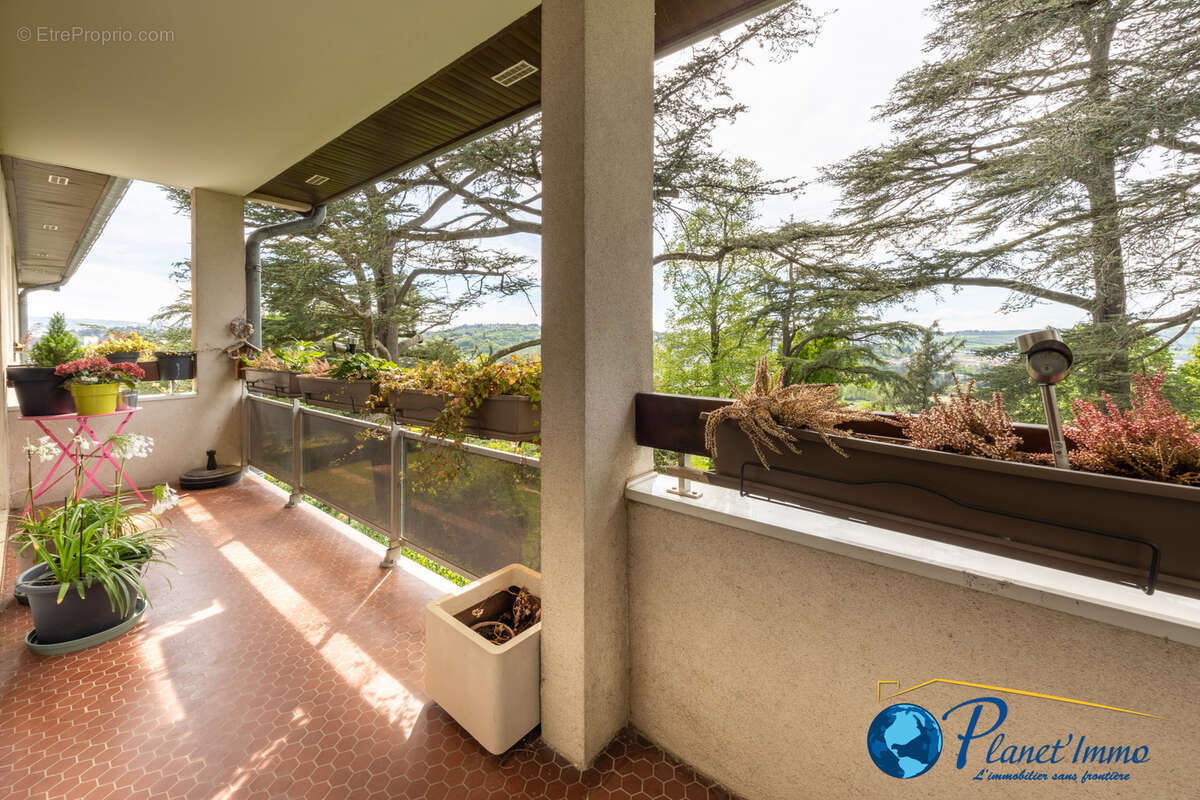 Appartement à SAINT-PRIEST-EN-JAREZ