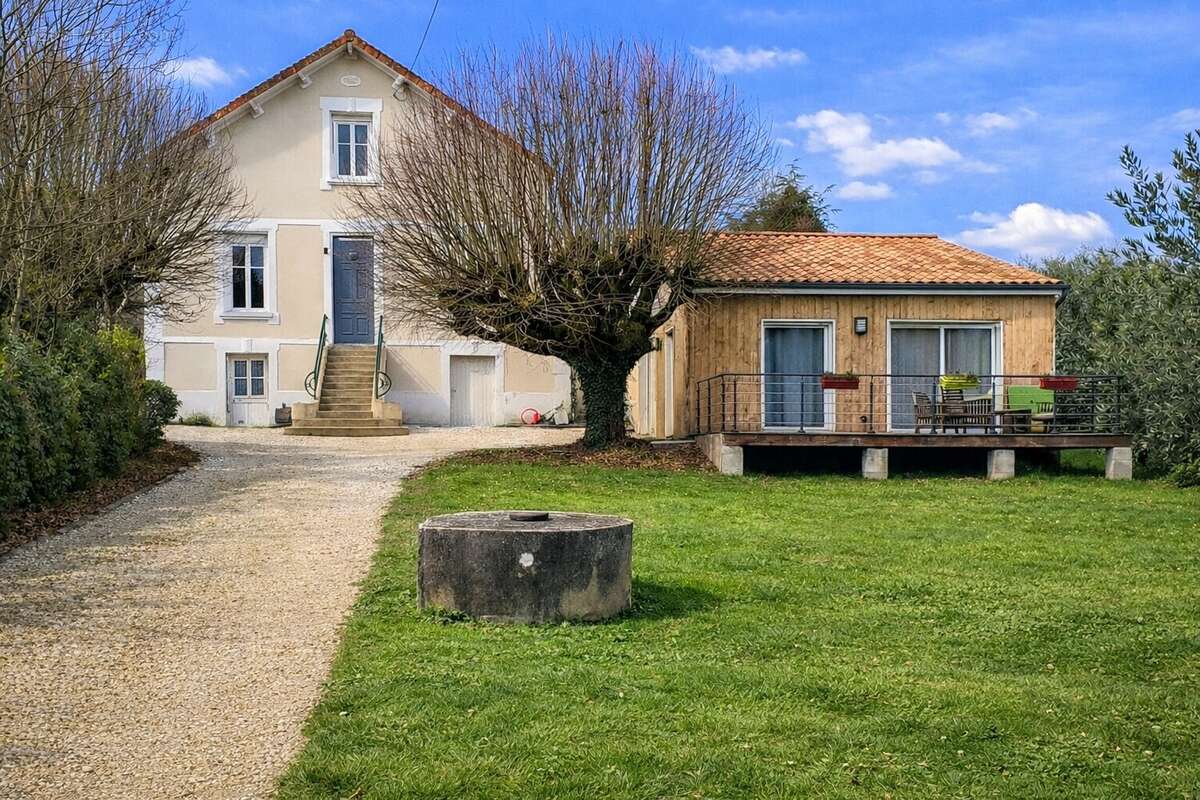 Maison à RUELLE-SUR-TOUVRE
