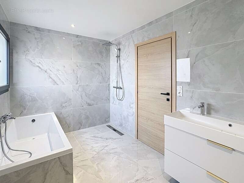 Maison à SAINT-CERGUES