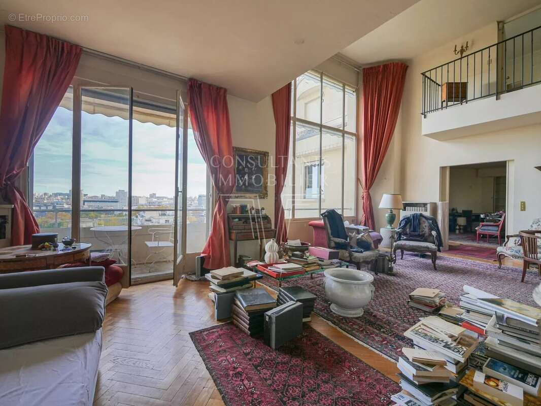 Appartement à PARIS-16E