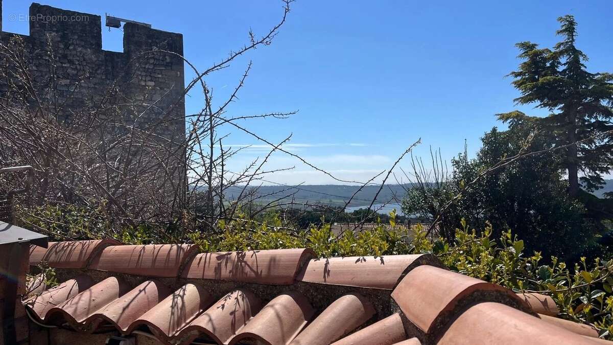 Maison à SAINT-MITRE-LES-REMPARTS