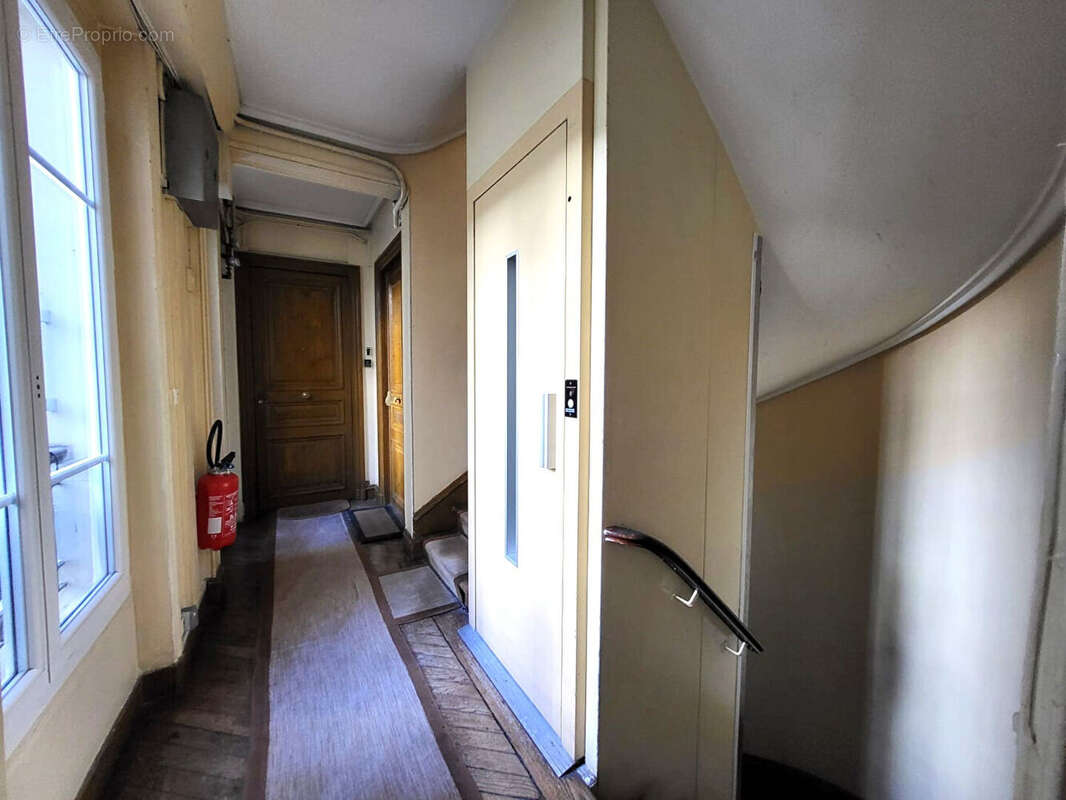 Appartement à PARIS-10E