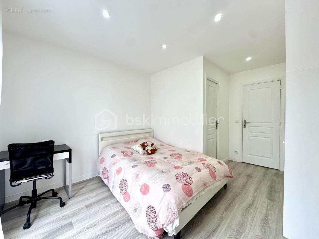 Appartement à LE PERREUX-SUR-MARNE