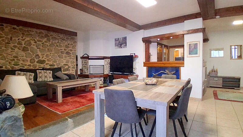 Appartement à LA ROCHE-SUR-FORON