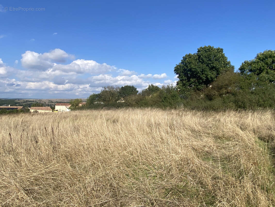 Terrain à LA CAVALERIE