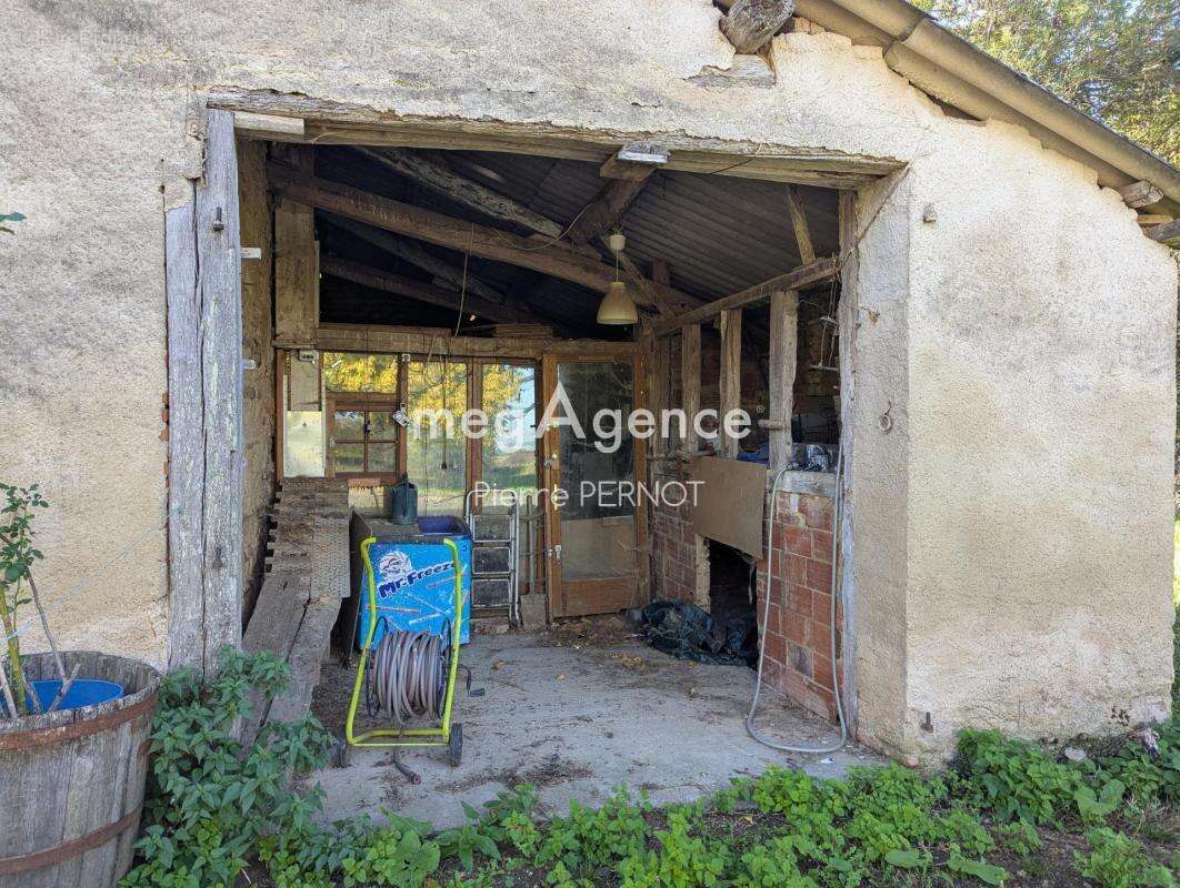 Pavillon plain pied avec dépendance et serres agricoles - photo 12