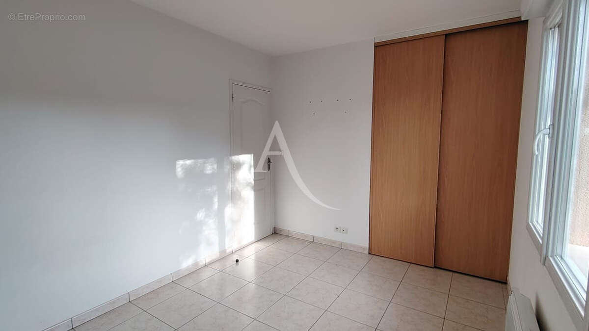 Maison à SAINT-CLEMENT-DE-LA-PLACE