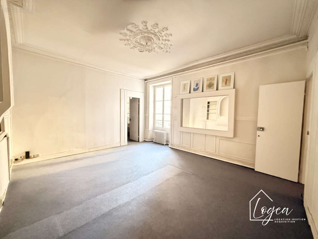 Appartement à PARIS-8E