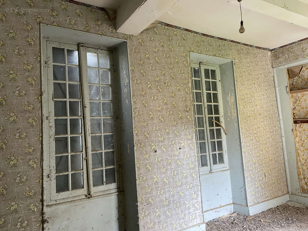 Immeuble avec cabinet loué, appartement à restaurer et cour intérieur sympa - photo 11