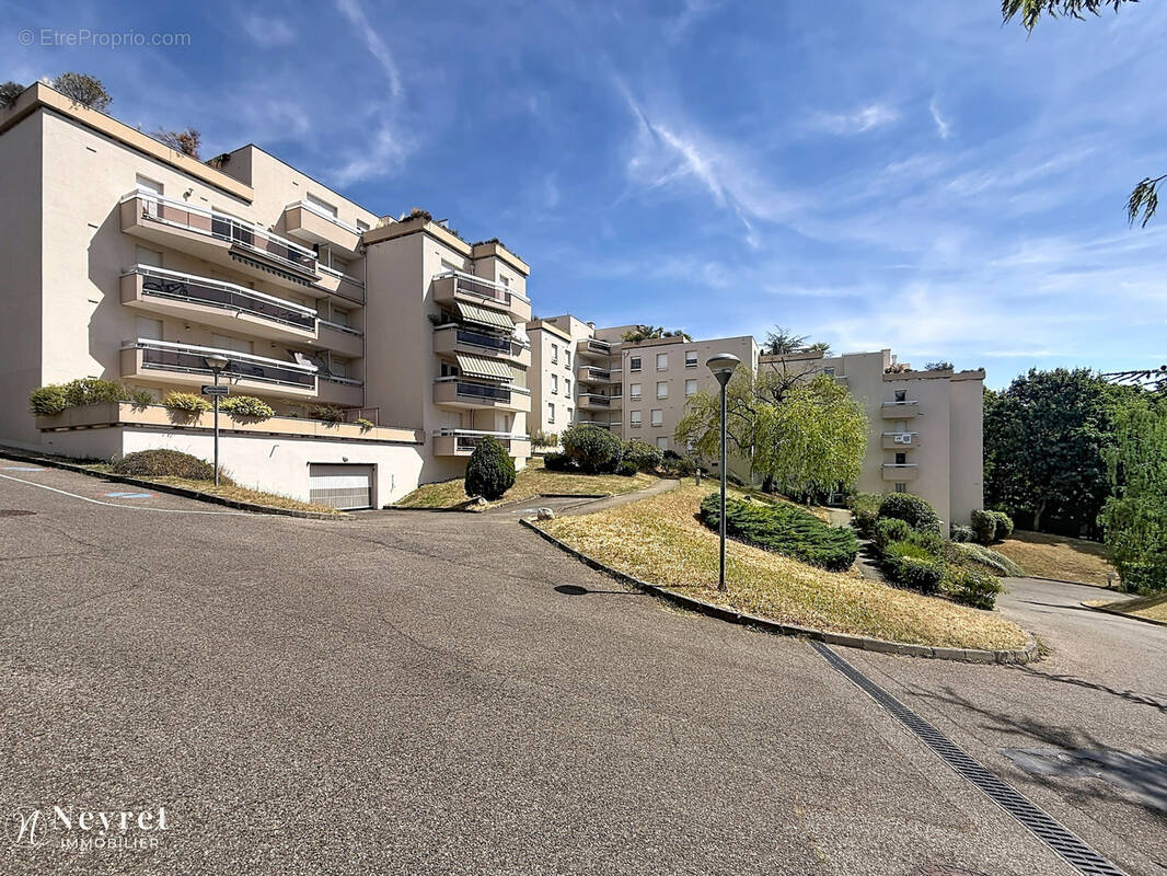 Appartement à SAINT-GENIS-LAVAL