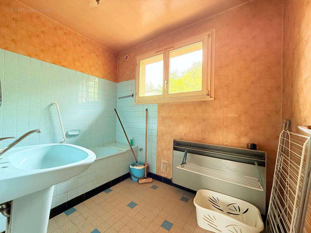 Maison à MONTGESOYE