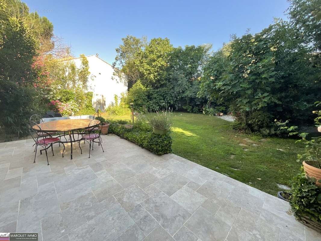 Découvrez cet ensemble immobilier composé de 2 villas indépendantes T6 de 179 m² et T3 de 59 m² en 4 faces sur 828 m² de terrain - photo 27