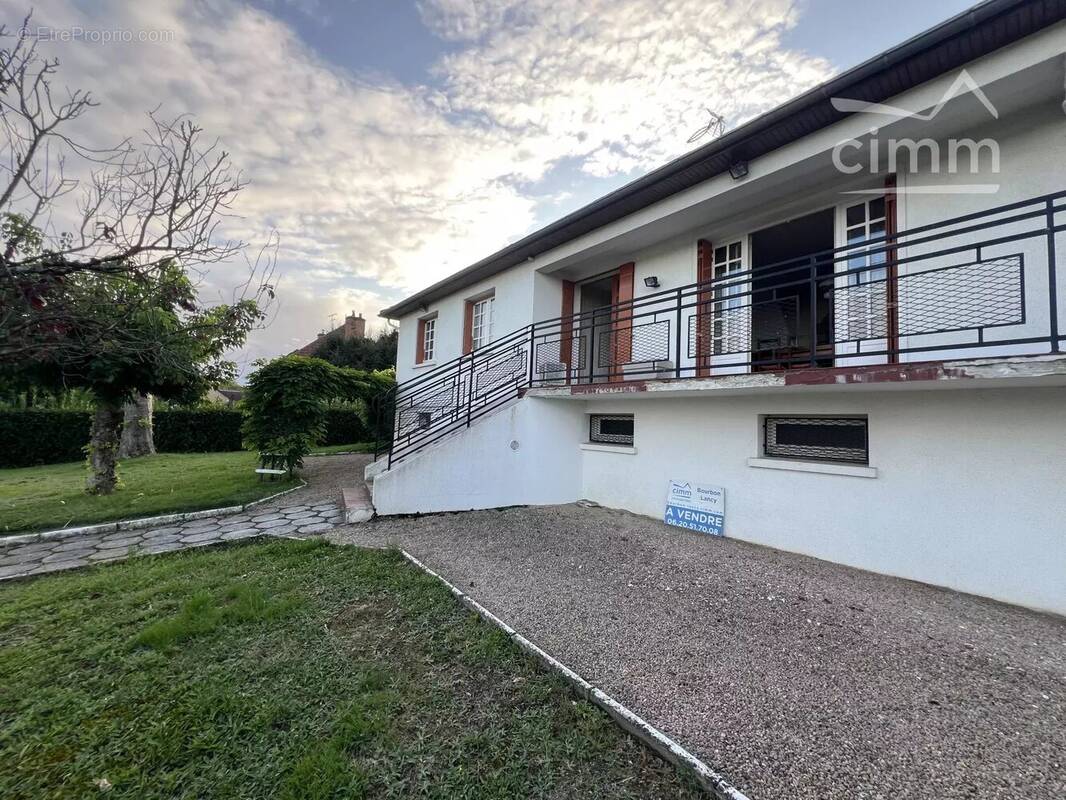 Maison à DOMPIERRE-SUR-BESBRE