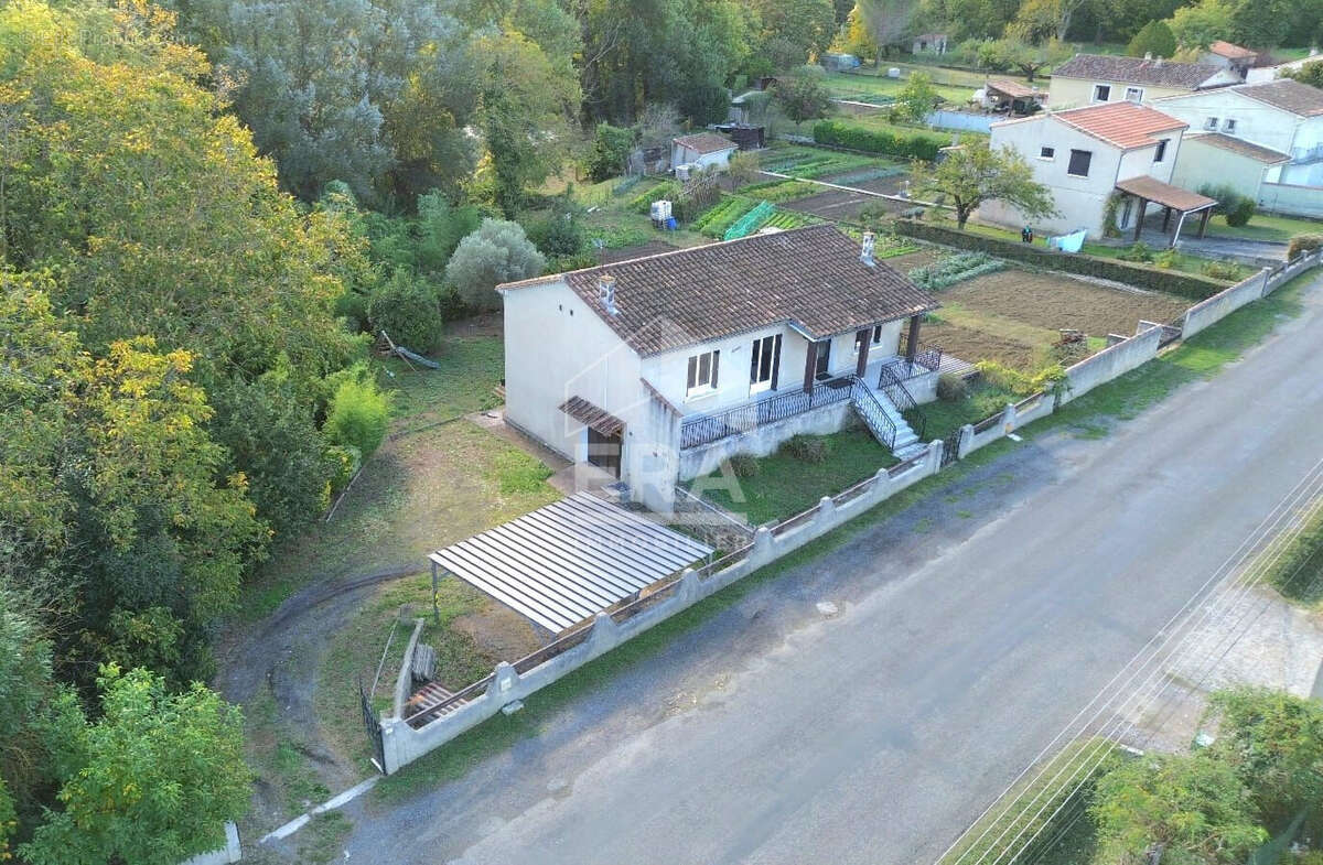 Maison à MONTAZELS