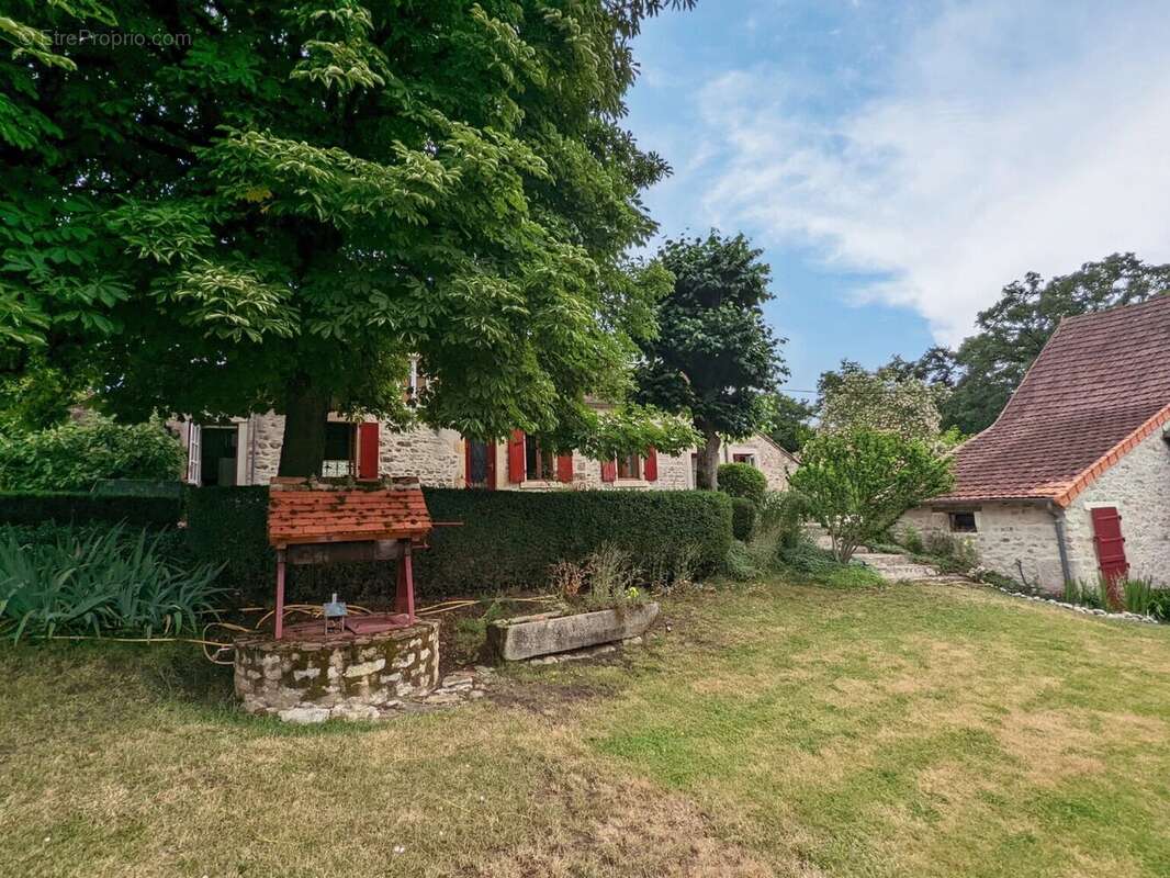 Maison à VICQ-EXEMPLET