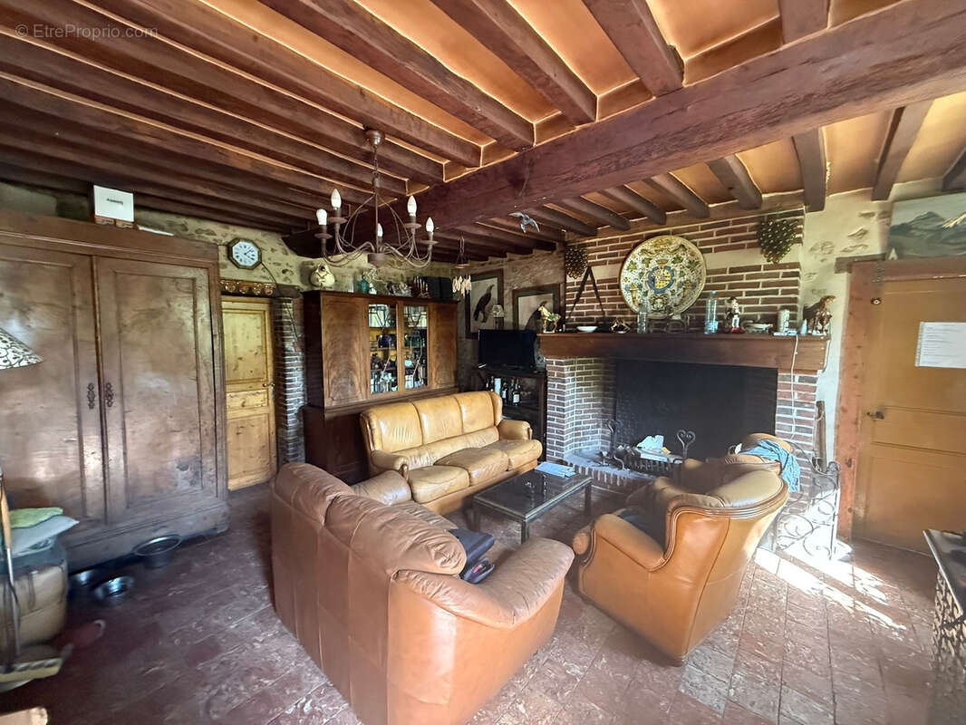 Maison à SAINT-AQUILIN-DE-CORBION