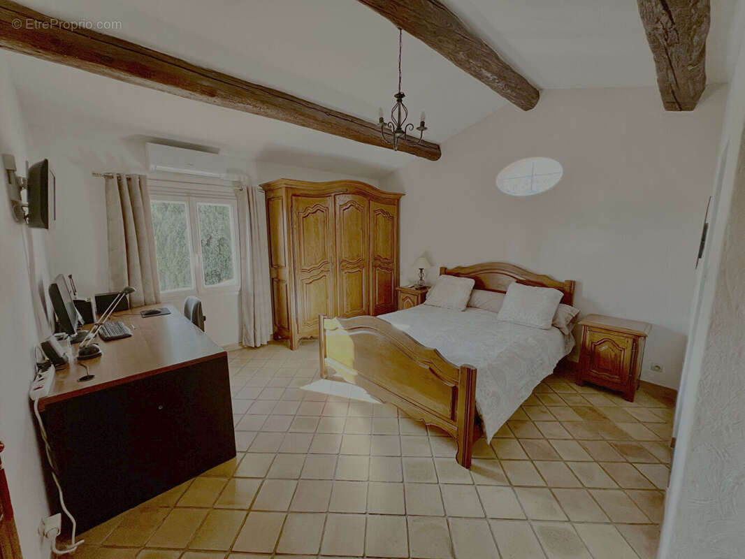 Belle maison  Etang de l'Olivier sur 4000 M2 de terrain divisible et constructible - photo 6