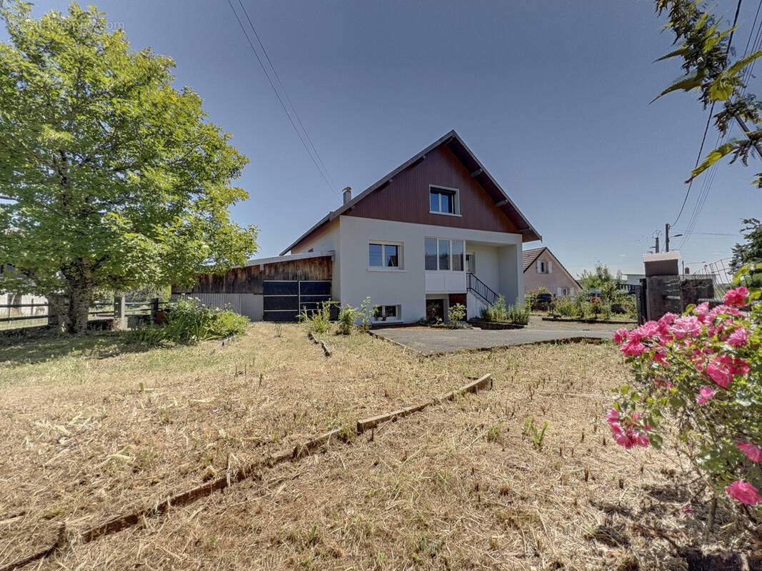 Maison à MONTECHEROUX