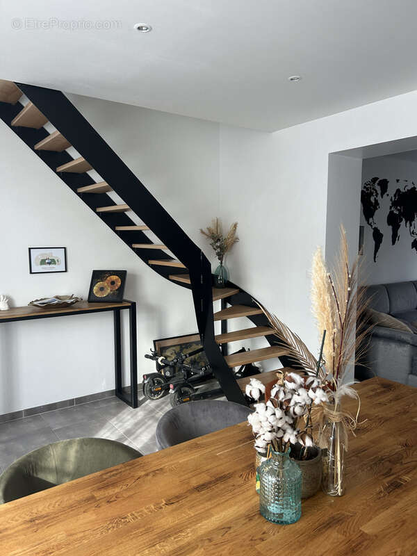 Maison à FAMPOUX