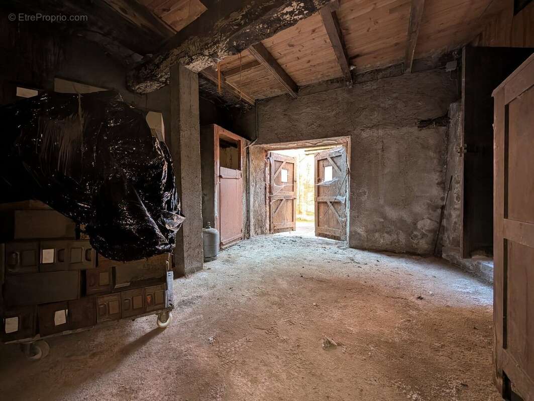 Maison à Rénover + Garage + Dépendance - photo 8