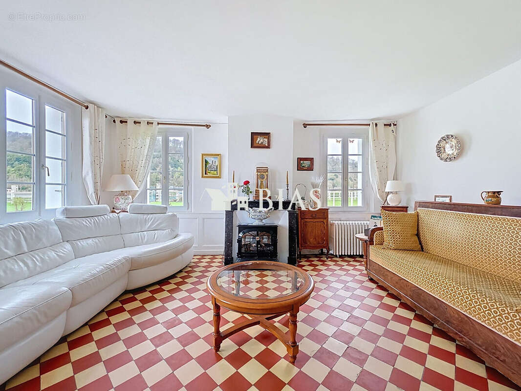 Maison à JUMIEGES