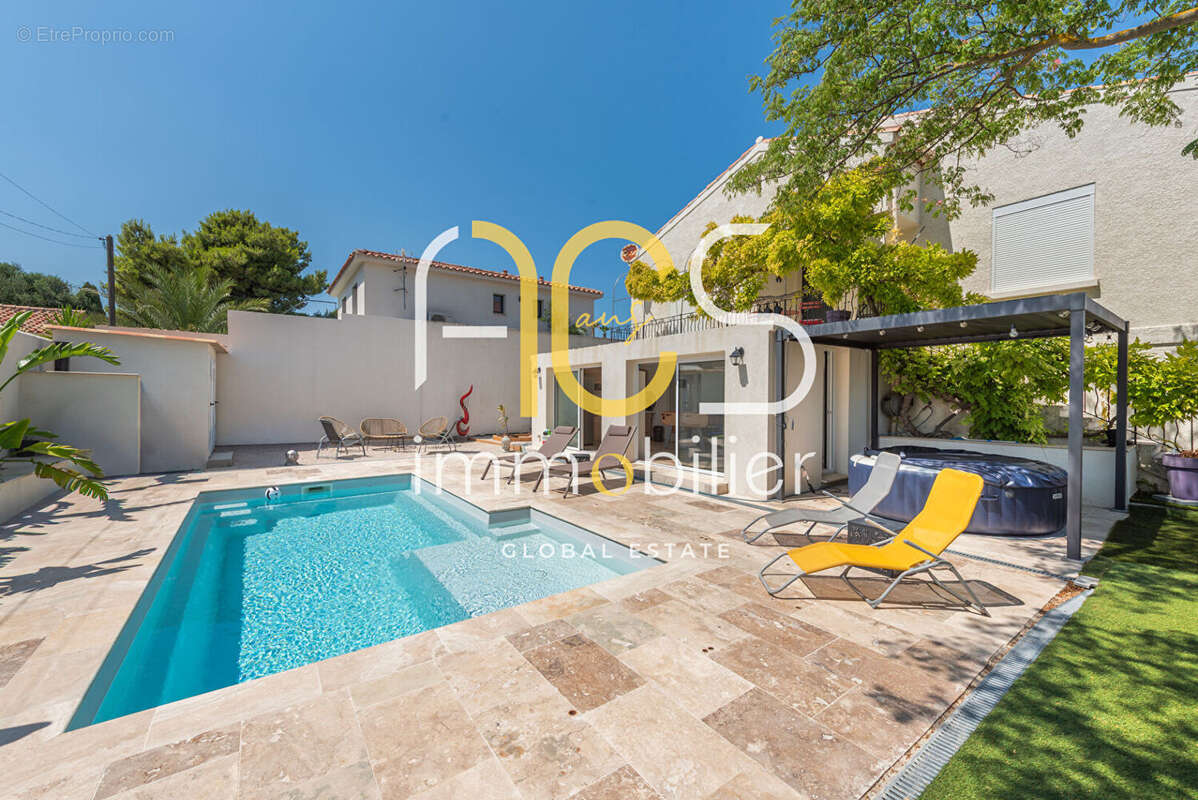 Maison Chateauneuf Les Martigues 5 pièce(s) 170 m2 + dépendances + piscine - photo 15
