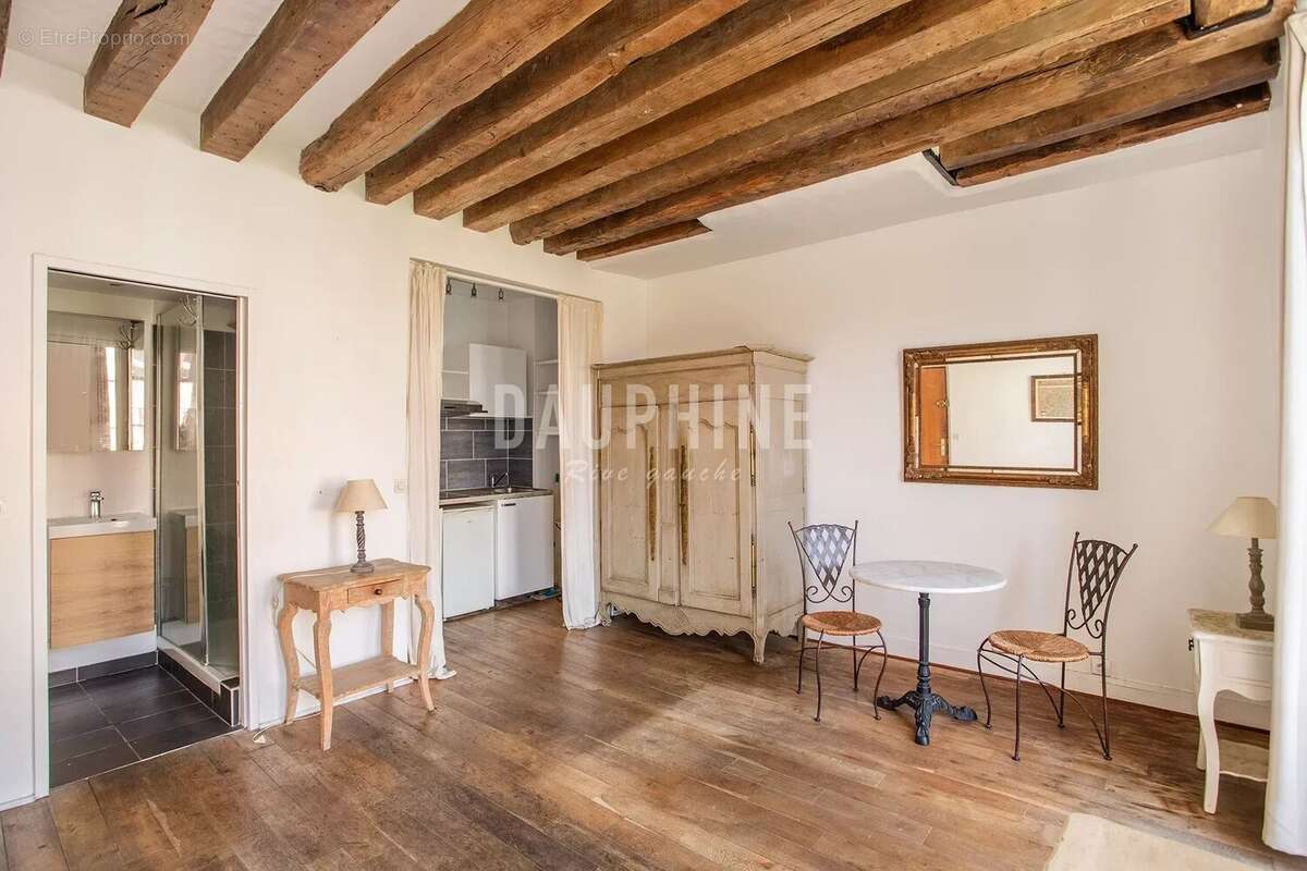 Appartement à PARIS-1E