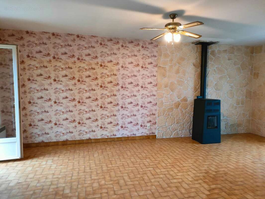 Maison à LA CHAPELLE-MONTBRANDEIX