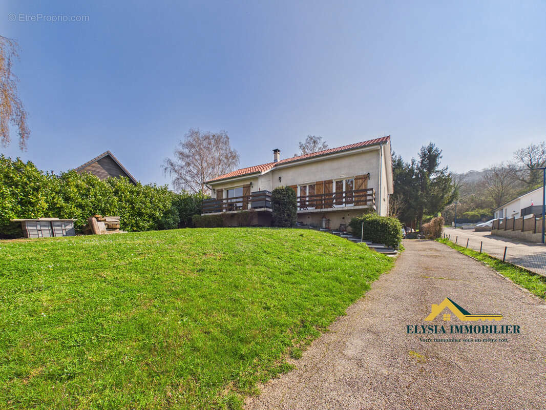 Maison à VILLECEY-SUR-MAD