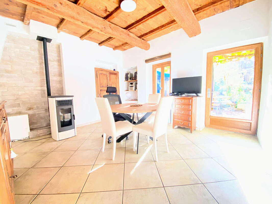 Maison à SAINT-LAURENT-DES-ARBRES