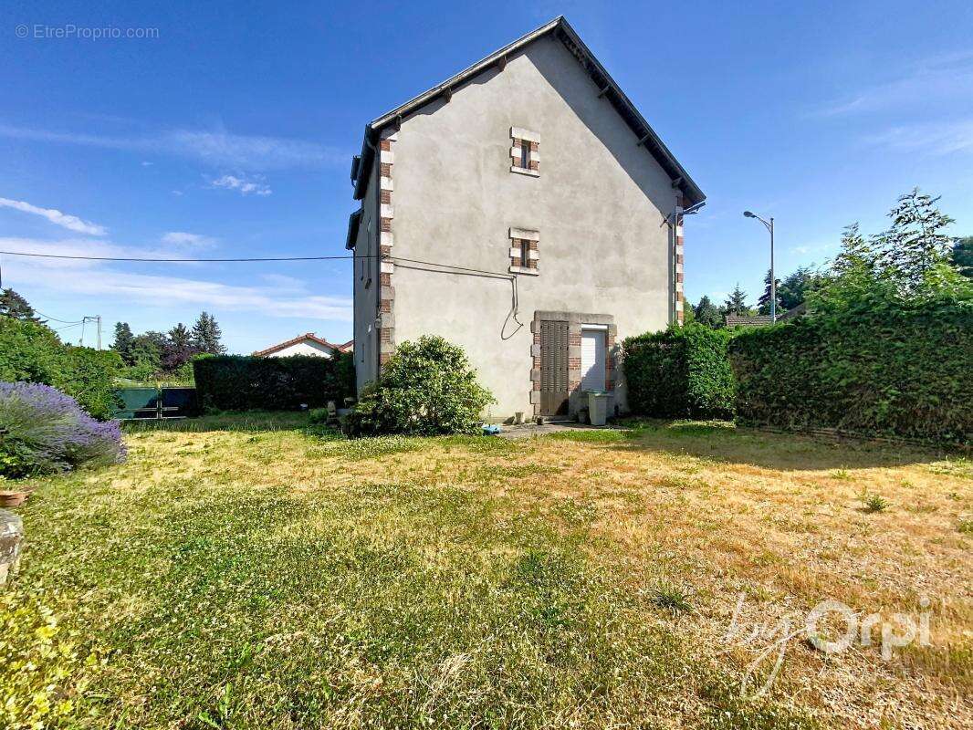 Maison à MONTAIGUT