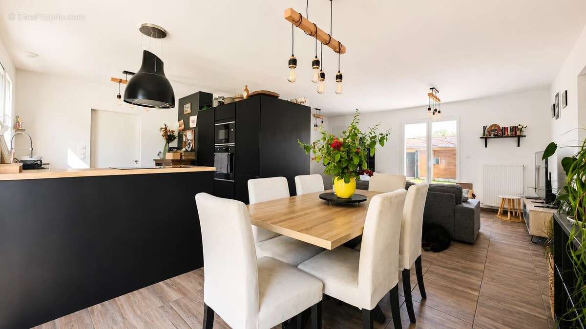 Maison contemporaine de plain-pied – 104 m² habitables – Terrain de 836 m² – Étroussat - photo 3